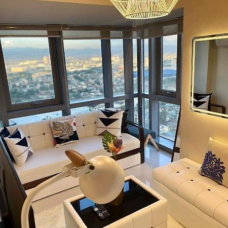 מנילה Classy 2Br Suite At Eastwood City With Pool And City Skyline View מראה חיצוני תמונה