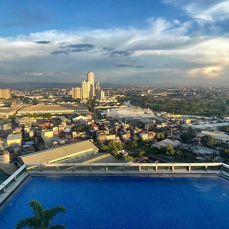 מנילה Classy 2Br Suite At Eastwood City With Pool And City Skyline View מראה חיצוני תמונה