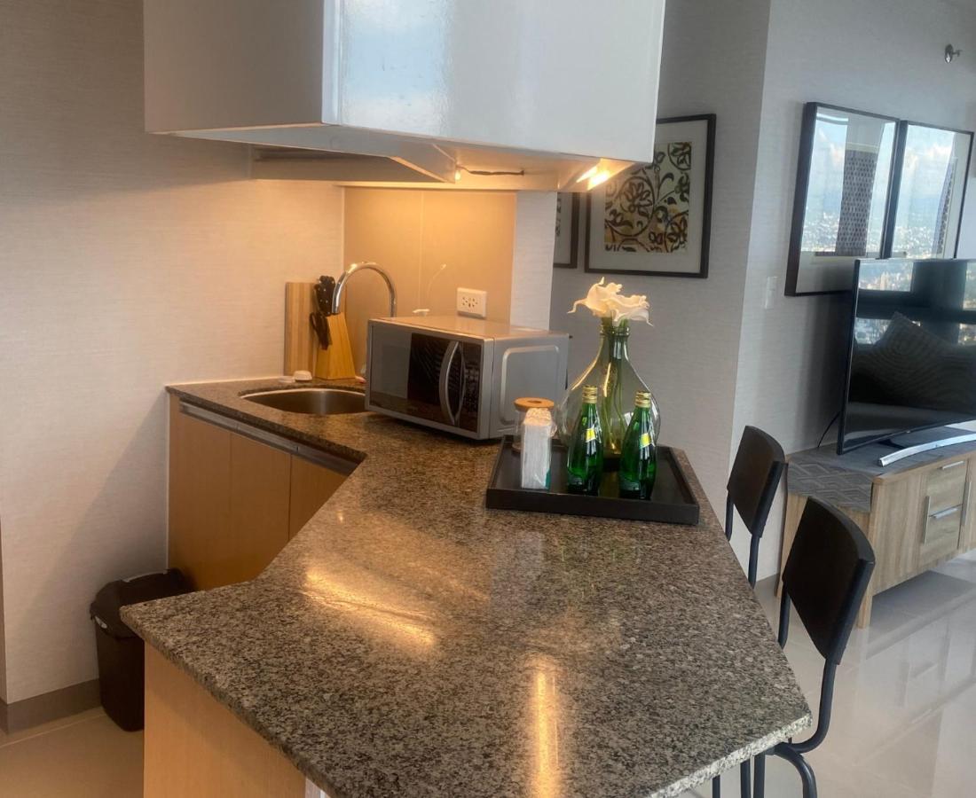 מנילה Classy 2Br Suite At Eastwood City With Pool And City Skyline View מראה חיצוני תמונה