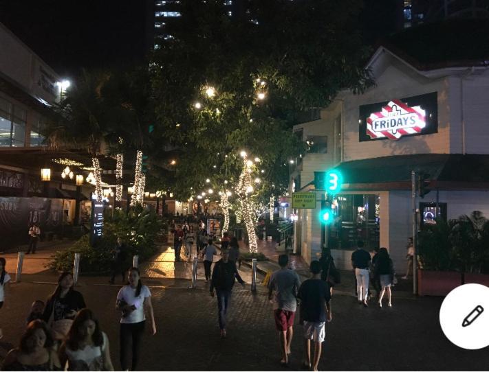 מנילה Classy 2Br Suite At Eastwood City With Pool And City Skyline View מראה חיצוני תמונה