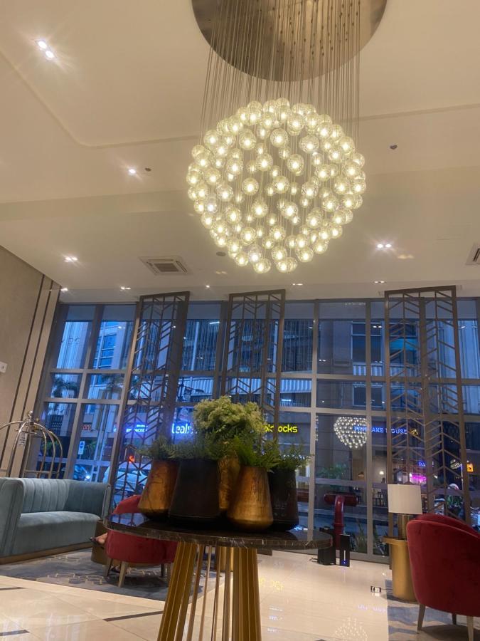 מנילה Classy 2Br Suite At Eastwood City With Pool And City Skyline View מראה חיצוני תמונה