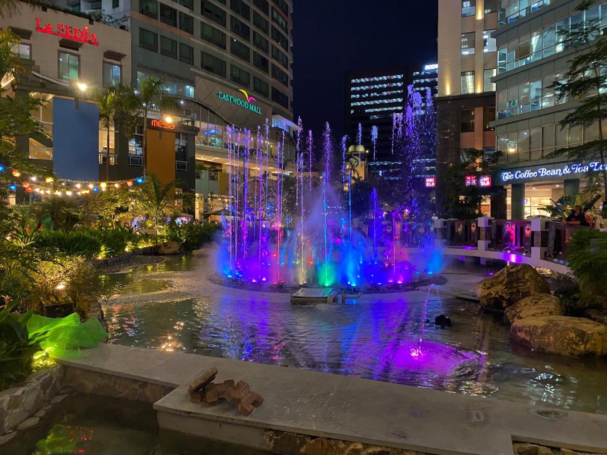 מנילה Classy 2Br Suite At Eastwood City With Pool And City Skyline View מראה חיצוני תמונה