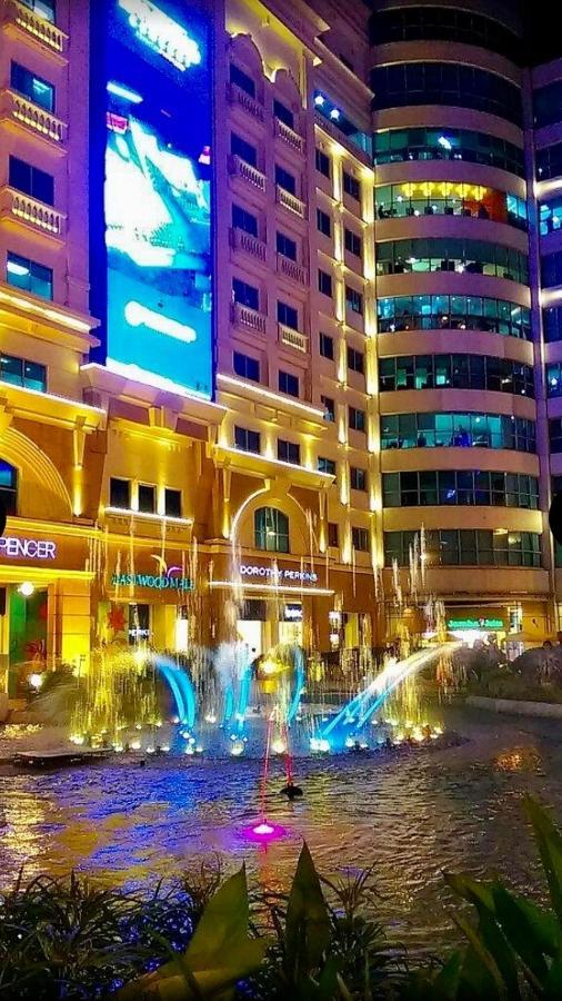 מנילה Classy 2Br Suite At Eastwood City With Pool And City Skyline View מראה חיצוני תמונה