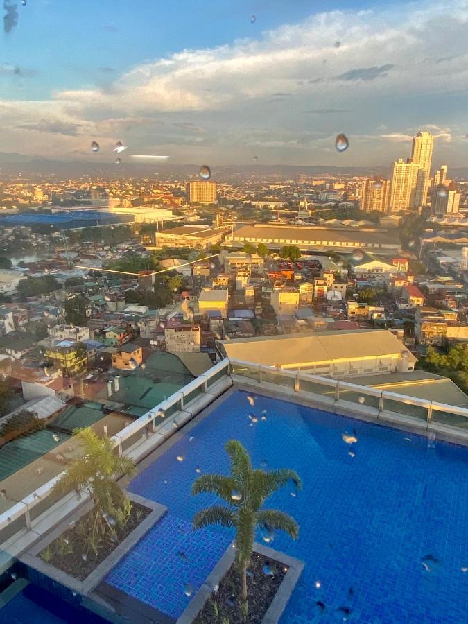 מנילה Classy 2Br Suite At Eastwood City With Pool And City Skyline View מראה חיצוני תמונה