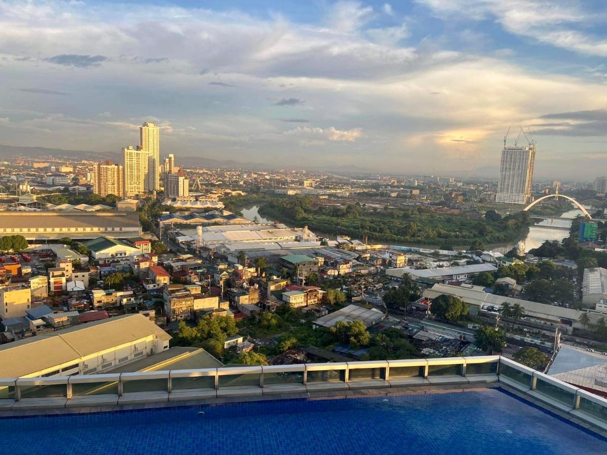 מנילה Classy 2Br Suite At Eastwood City With Pool And City Skyline View מראה חיצוני תמונה