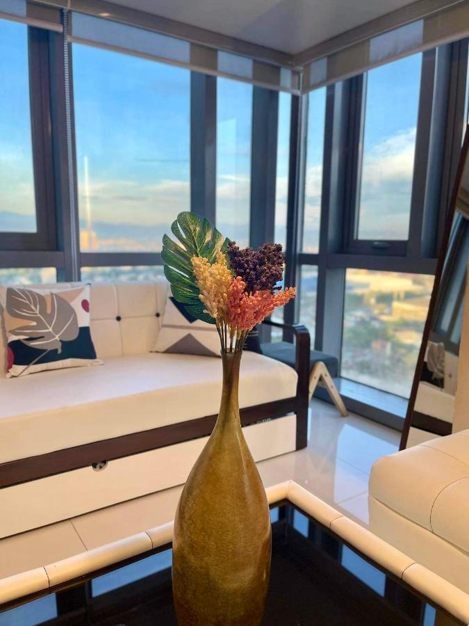 מנילה Classy 2Br Suite At Eastwood City With Pool And City Skyline View מראה חיצוני תמונה
