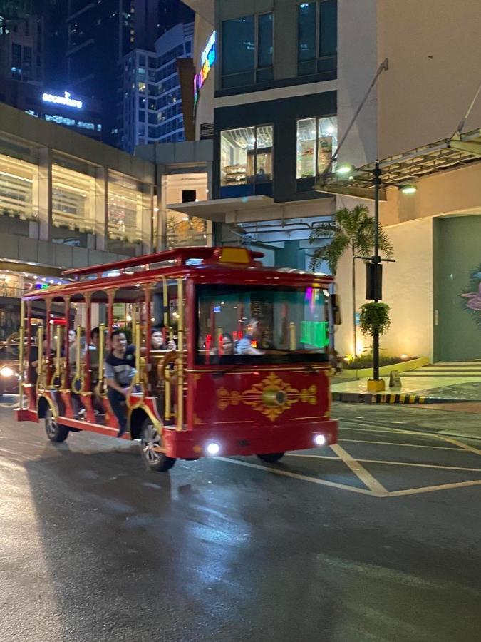 מנילה Classy 2Br Suite At Eastwood City With Pool And City Skyline View מראה חיצוני תמונה