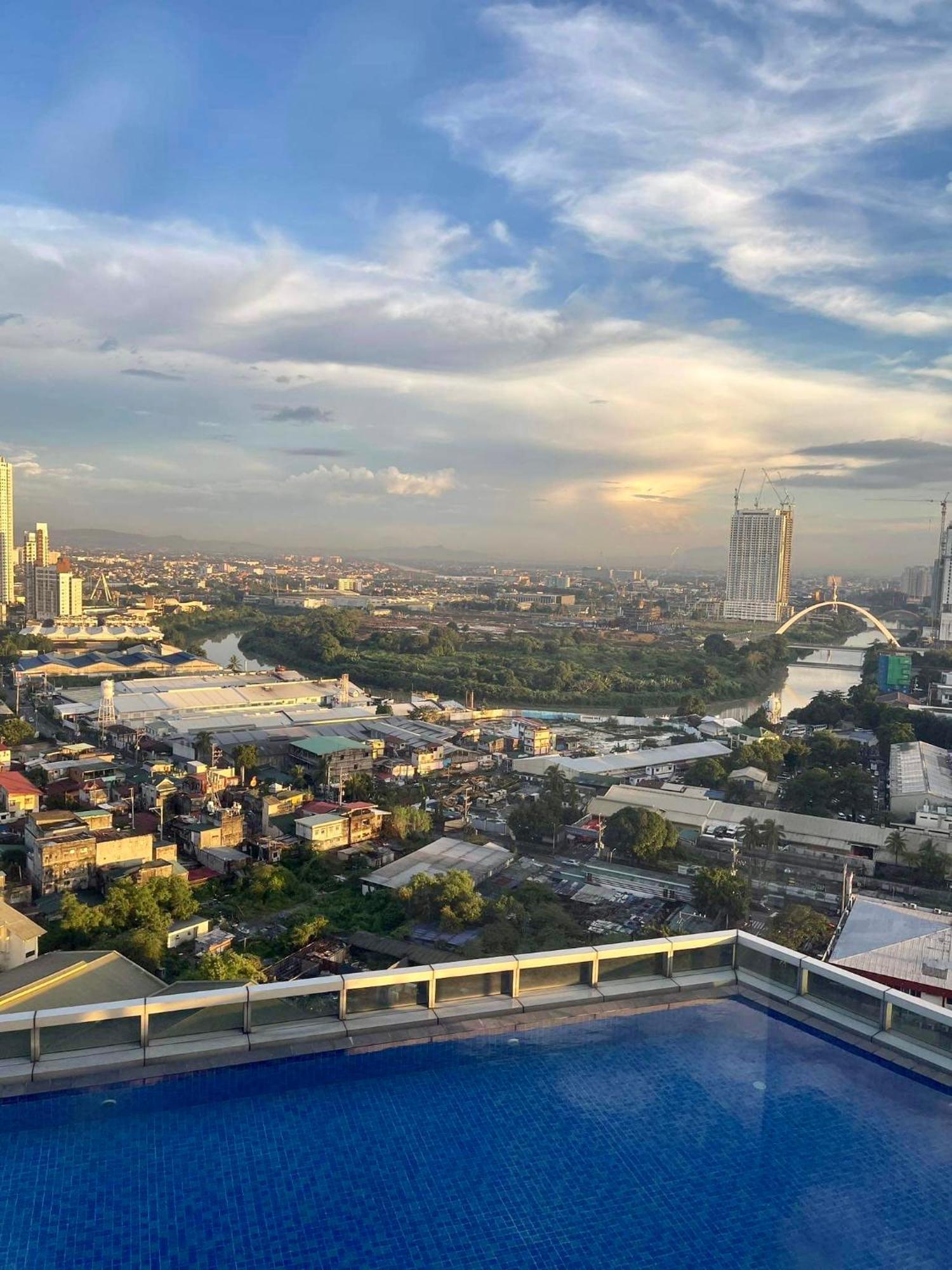 מנילה Classy 2Br Suite At Eastwood City With Pool And City Skyline View מראה חיצוני תמונה