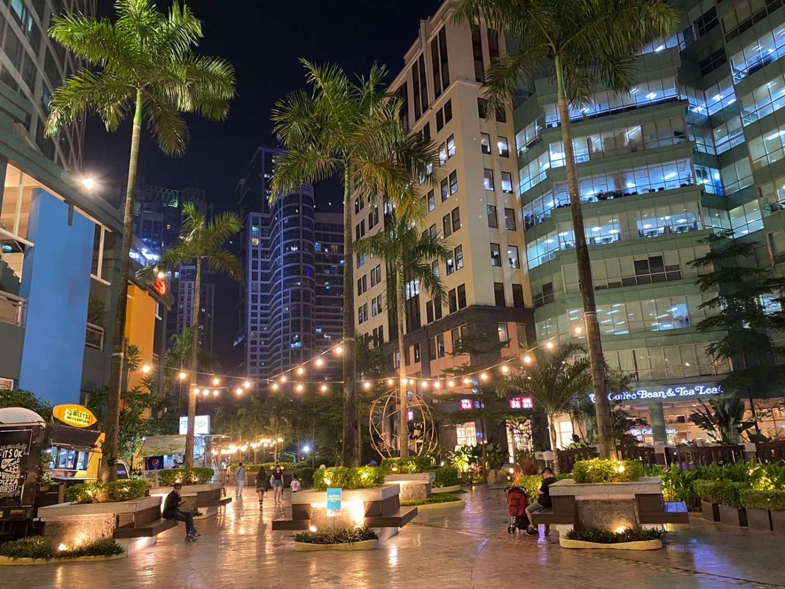 מנילה Classy 2Br Suite At Eastwood City With Pool And City Skyline View מראה חיצוני תמונה